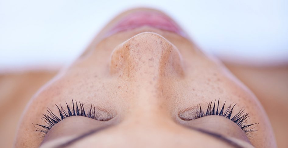 Longer Lashes with a Brushstroke